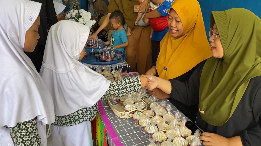 Serunya Pasar Jajan Sehat TK Muslimat NU Masyithoh 15 Sokorejo