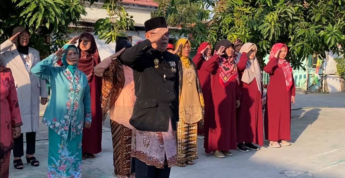 Antusias Warga RW 09 Perumahan Podosugih Gelar Upacara Kemerdekaan
