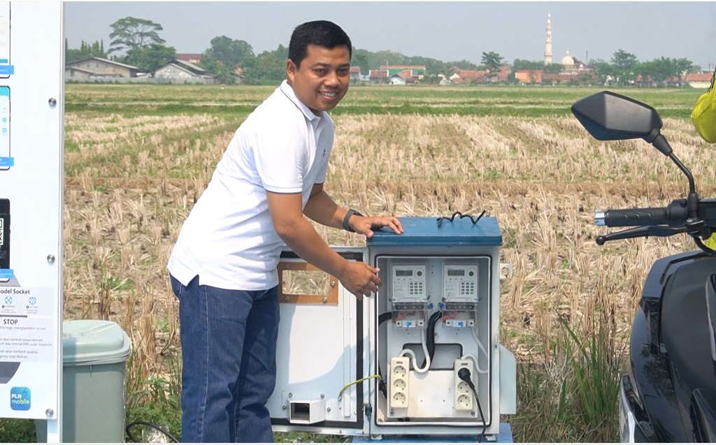 PLN UP3 Pekalongan Resmikan Stasiun Pengisian Listrik Umum di Bento Kopi Warungasem