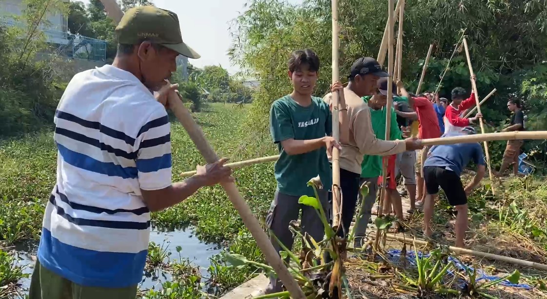Padat Karya, Pemkot Libatkan Warga Bersihkan Sungai