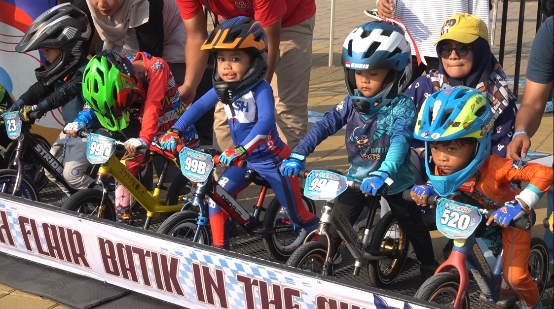 Serunya Adu Cepat Pembalap Cilik Se-Indonesia Di Lomba Pushbike Kota Pekalongan
