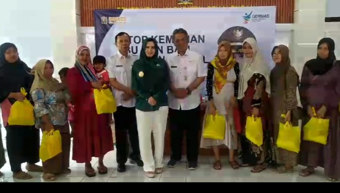 Bupati Fadia Serahkan Bantuan Sembako dan Kendaraan untuk Puskesmas dalam Upaya Cegah Stunting dan Kematian Ibu-Bayi