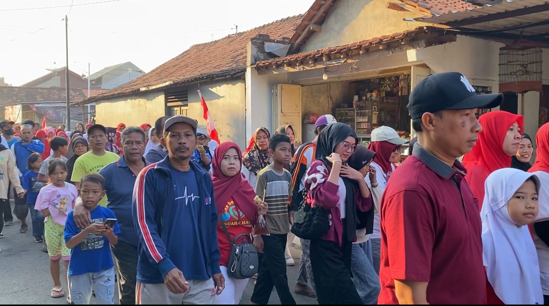 Ribuan  Warga Kuripan Yosorejo Ikuti Jalan Sehat 