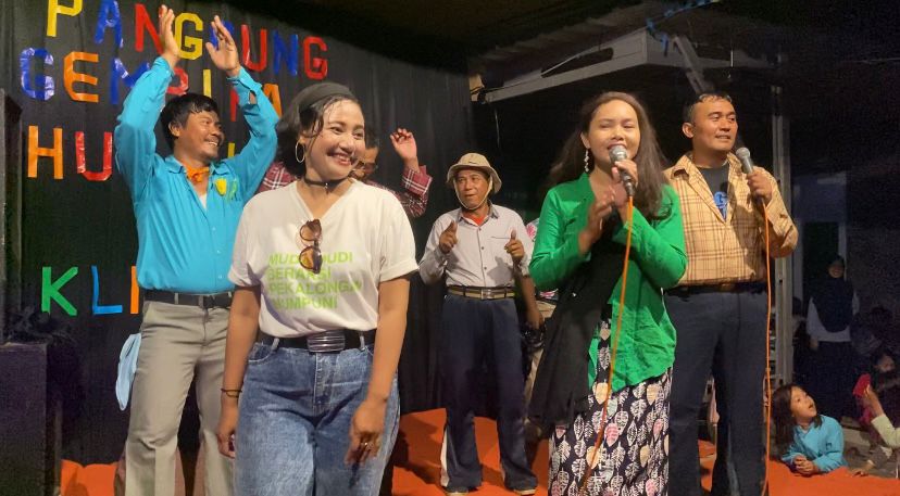 Kenang Nostalgia Masa Lalu, Warga Klidungan Kompak Kenakan Baju Tempo Doeloe