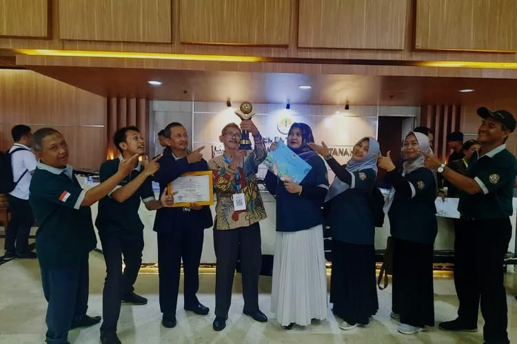 SMA Negeri 1 Pekalongan Raih Penghargaan Adiwiyata Nasional 2024