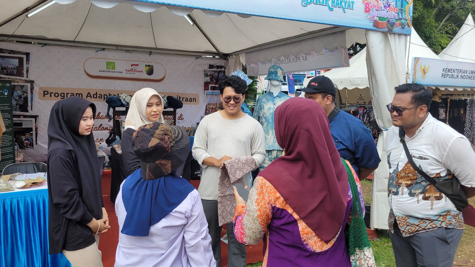 Hadir Di Pekan Batik Nusantara 2024, Pmu Af Kemitraan Pekalongan Dan Kobar Kenalkan Batik Ekologis