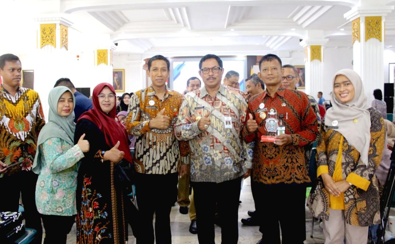 Kelurahan Kuryos Raih Penghargaan Desa Mandiri Sampah Kategori Pratama 2024