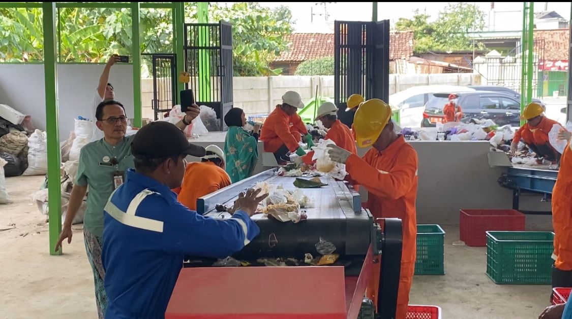 PEMKOT BERSAMA KEMITRAAN RESMI MELAUNCHING TPST MITRA BRAYAN RESIK 