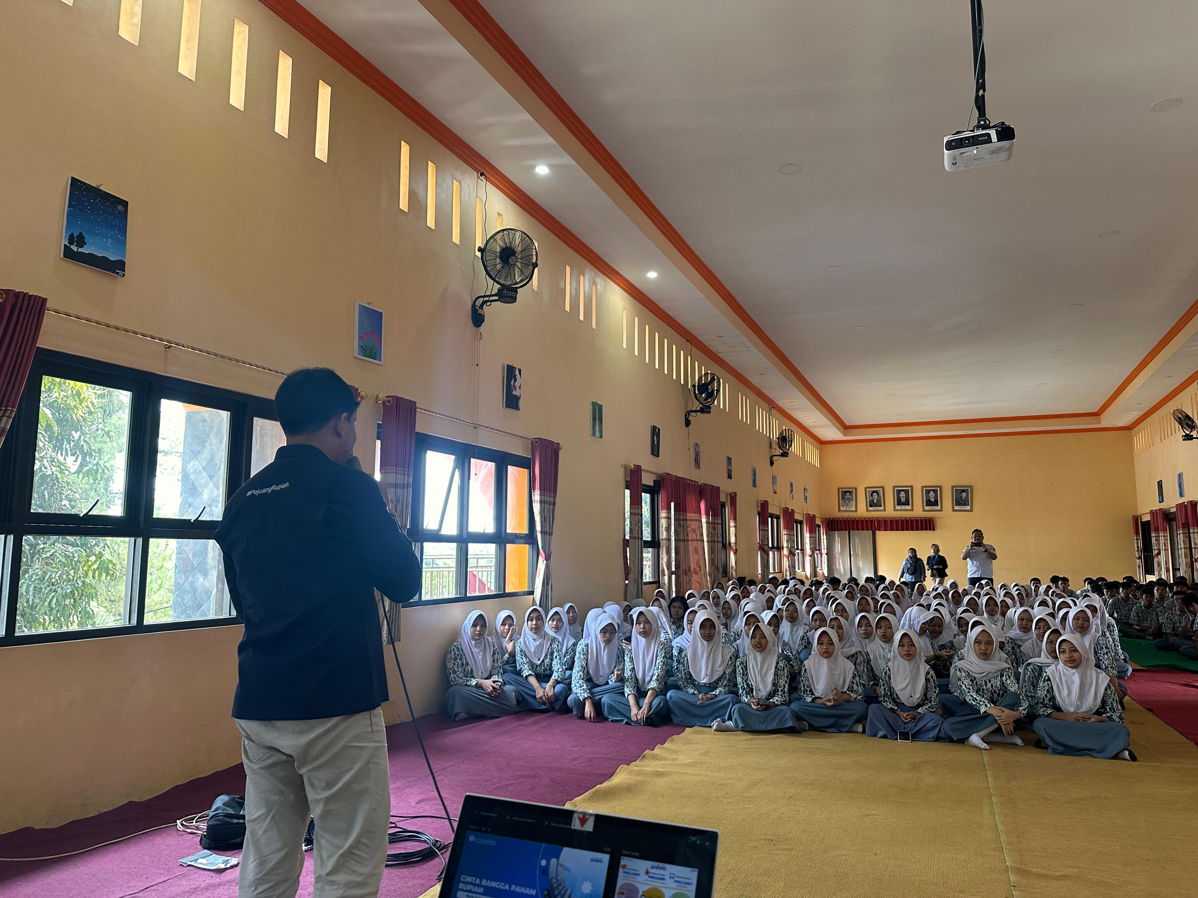 BI Edukasi Pelajar SMA Negeri 1 Bandar