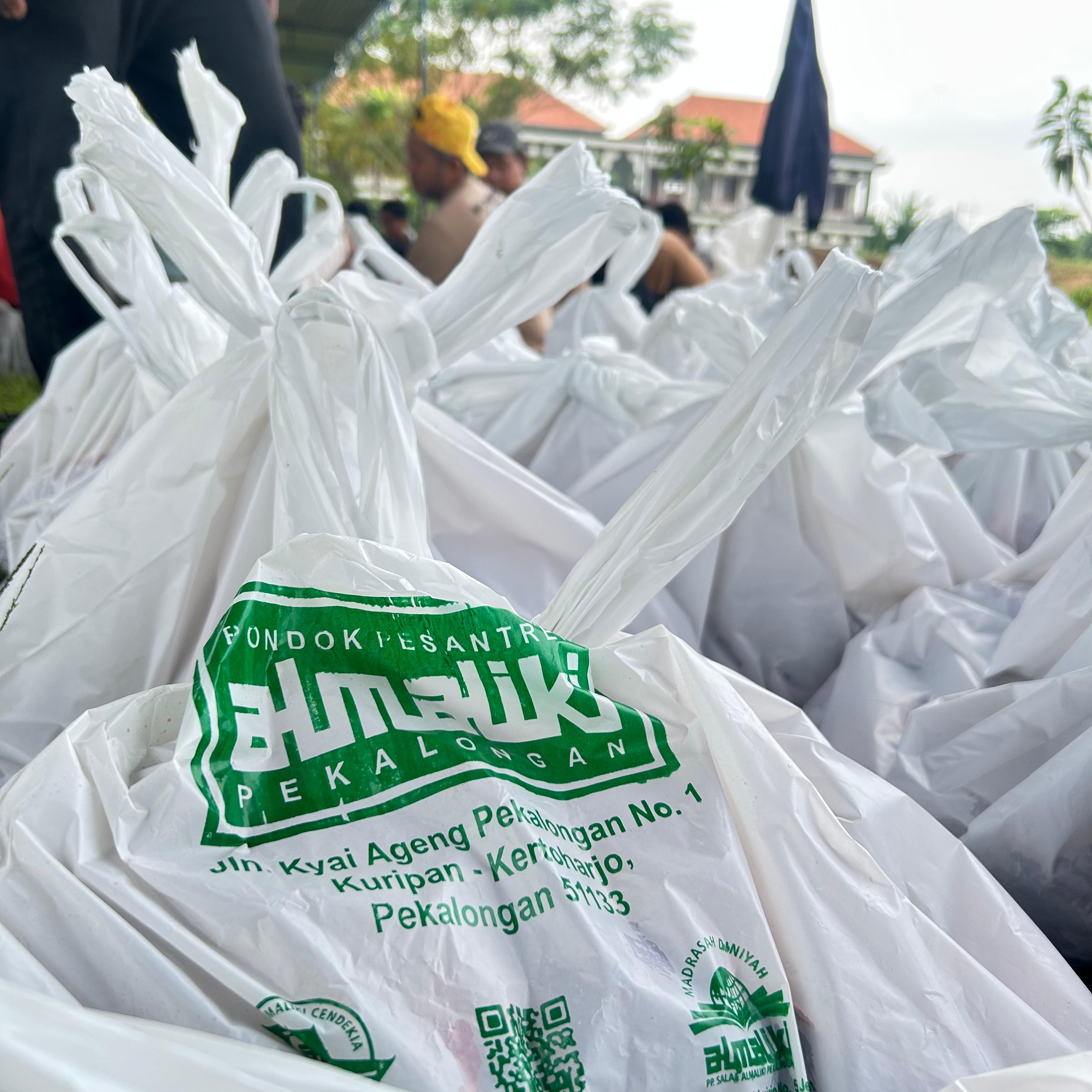 Tradisi Qurban Tahunan Ponpes Al-Maliki: 14 Sapi Dan 10 Kambing Dibagikan Ke Masyarakat