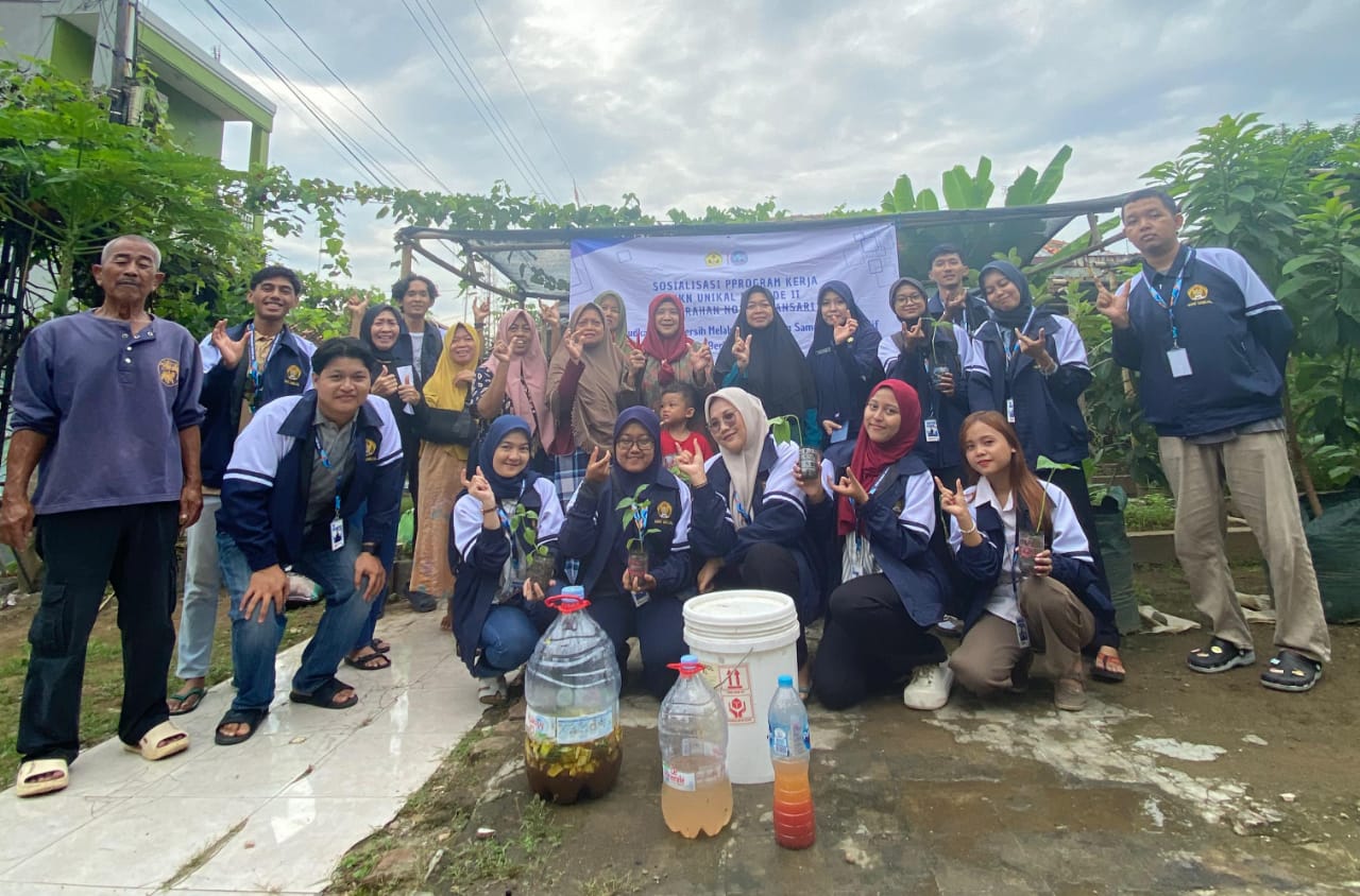 Ubah Sampah Jadi Berkah, Mahasiswa KKN UNIKAL Edukasi Warga Noyontaansari Bikin Sabun Eco Enzim