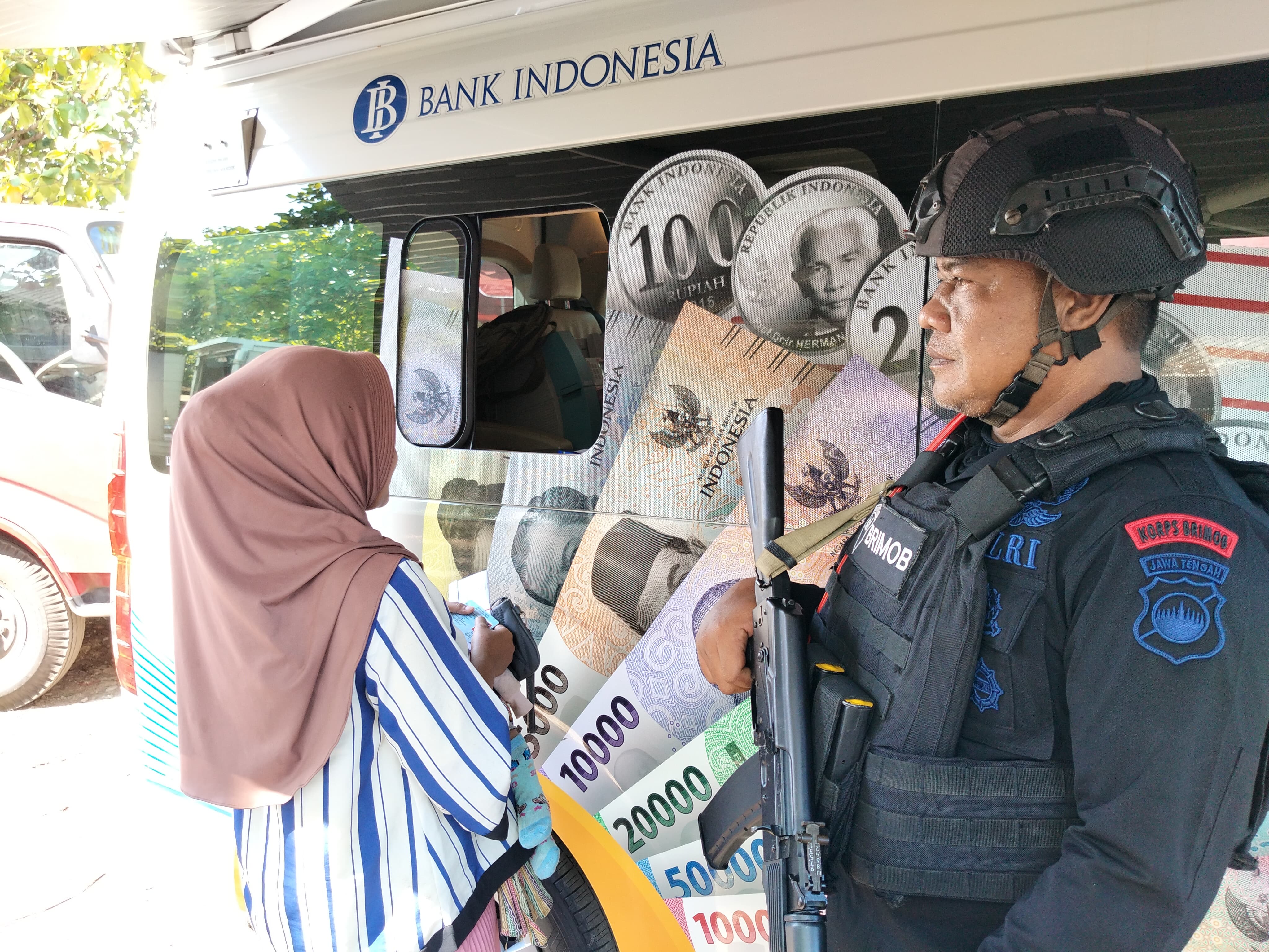 BI TEGAL LAYANI PENUKARAN UANG DI EMPAT PASAR TRADISIONAL