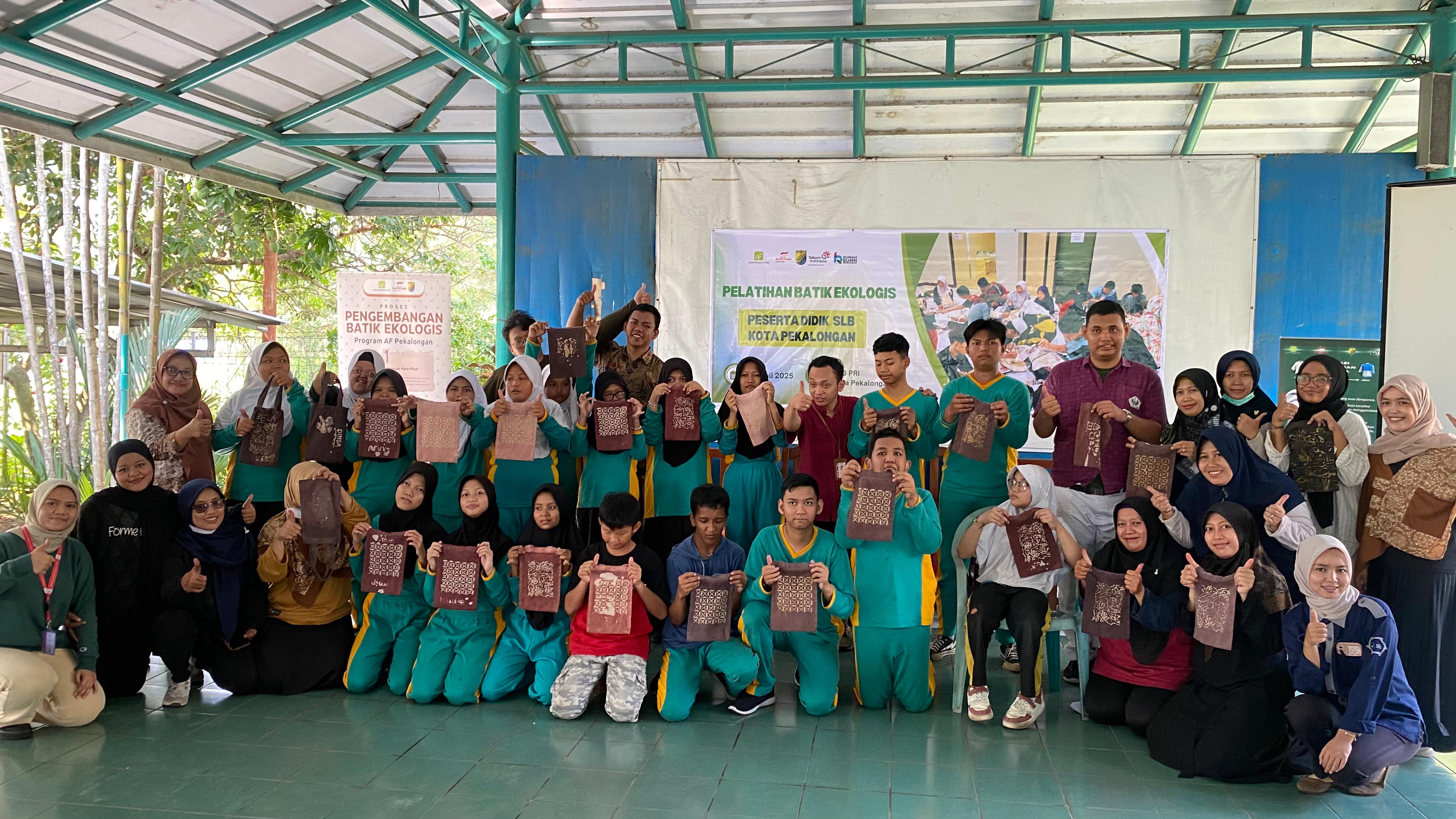 PERINGATI HARI ANAK NASIONAL 2025, KEMITRAAN GELAR PELATIHAN BATIK EKOLOGIS UNTUK ANAK DIFABEL DI PEKALONGAN