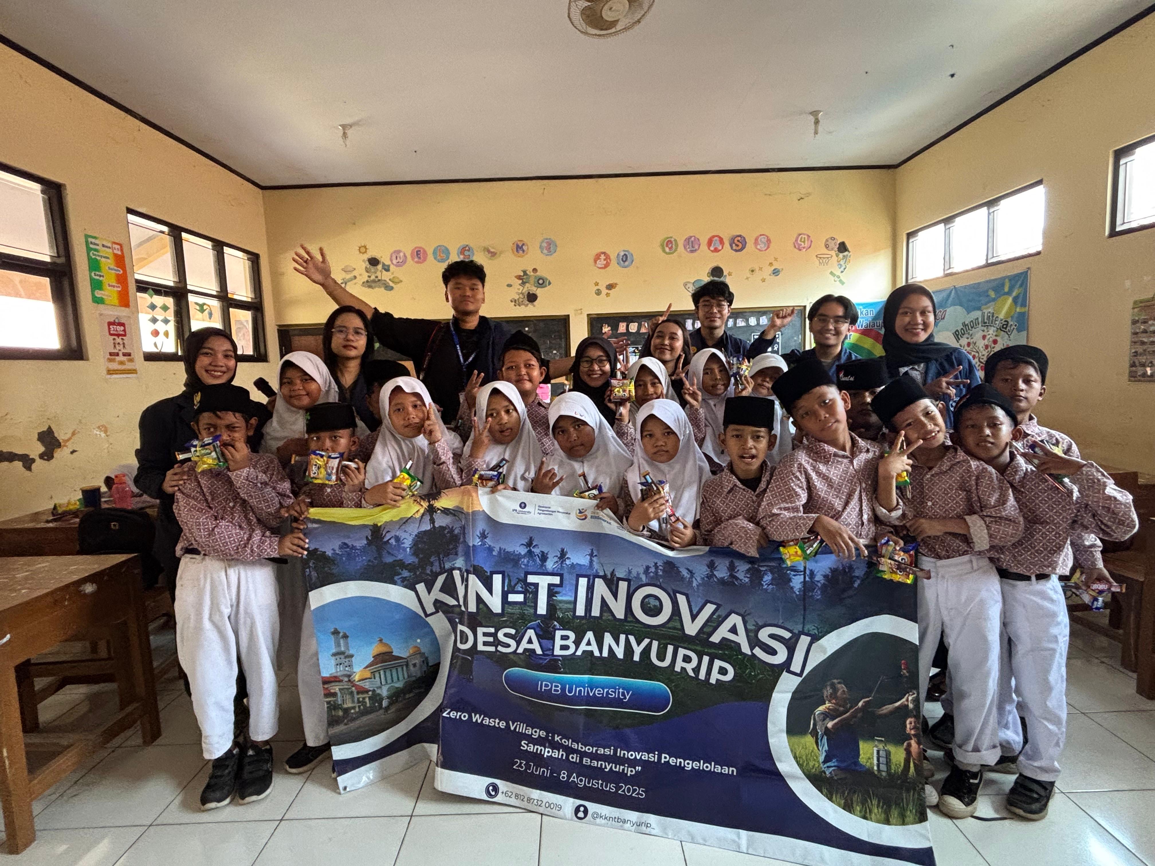 Literasi Keuangan Sejak Dini Lewat Program “CELENGANKU” di SDN Banyurip Ageng
