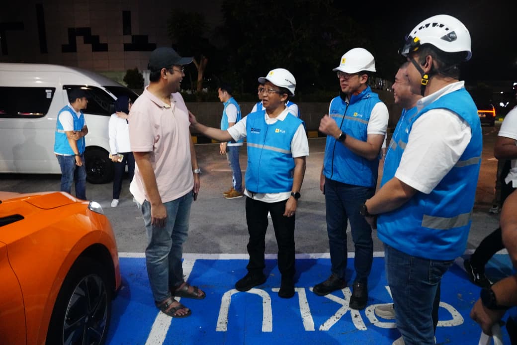 PLN Pastikan Layanan Optimal Untuk Rakyat, Direktur Retail & Niaga Cek Kesiapan SPKLU di Rest Area Sepanjang Ruas Tol Pekalongan - Batang