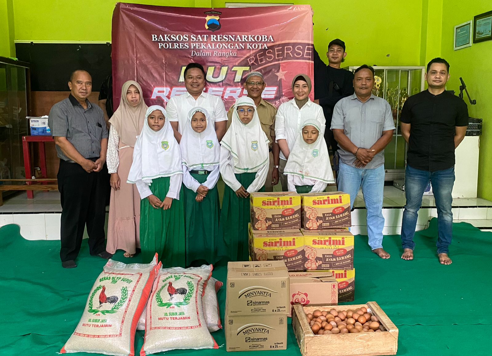 Peduli Sesama, Sat Resnarkoba Polres Pekalongan Kota Sambangi Panti Asuhan Dewi Aminah dalam Rangka Hari Jadi Reserse Polri ke-78