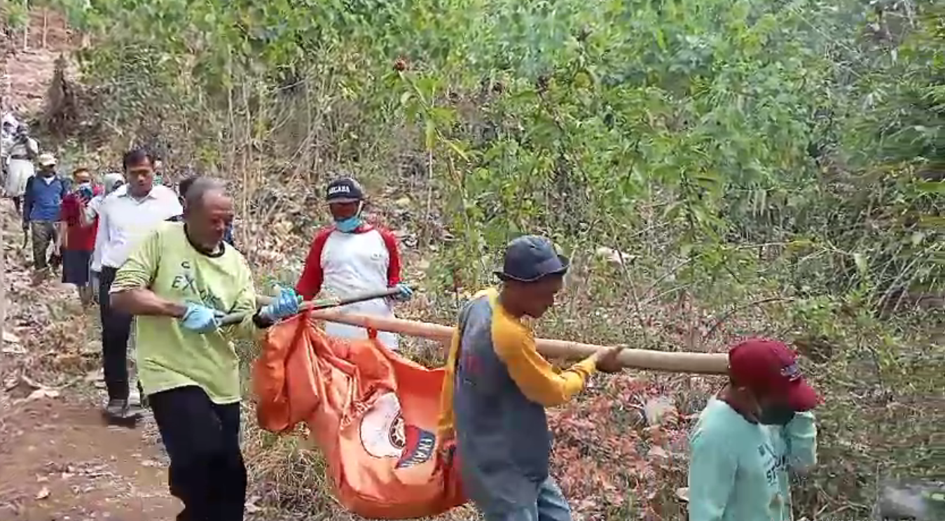 Ratiyem Buruh Tani Ditemukan Meninggal Di Kebun