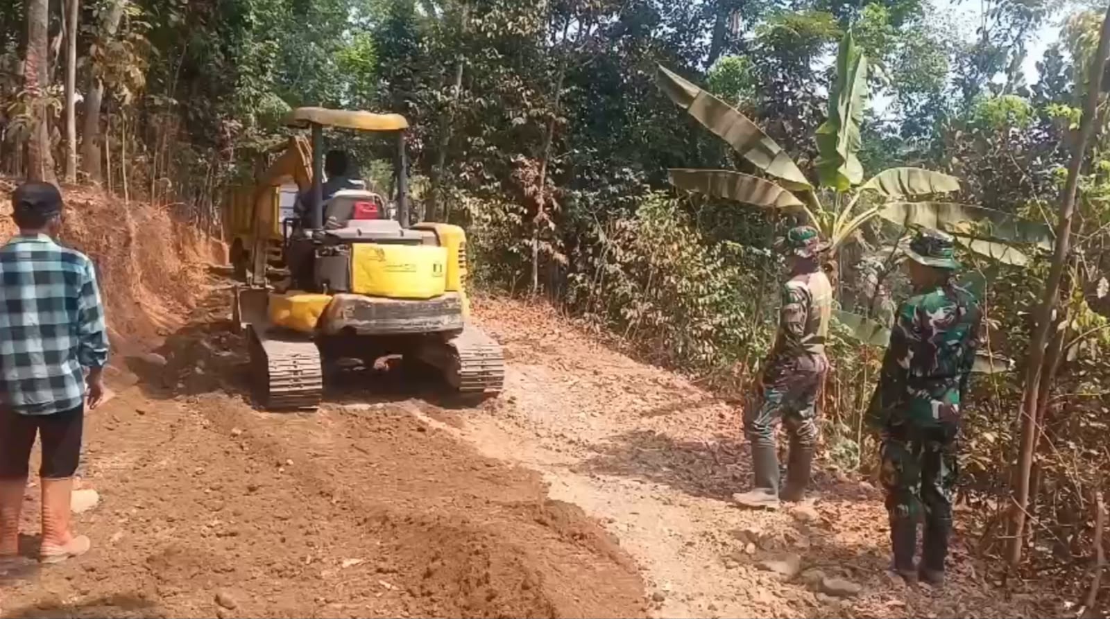 Pembangunan Jalan melalui TMMD Bawa Harapan Baru bagi Warga Desa Sembung