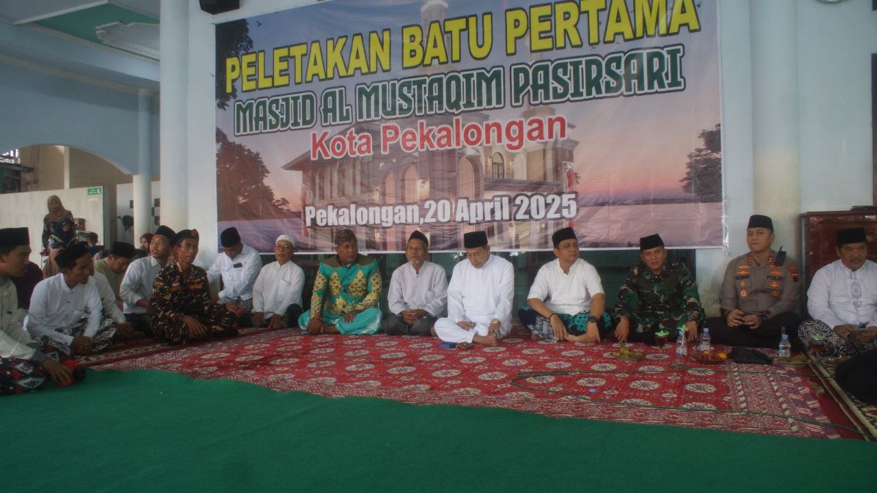 Peletakkan Batu Pertama Pembangunan Masjid Al Mustaqim Pasirsari Kota Pekalongan