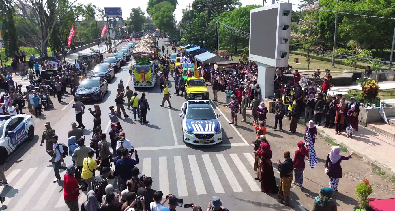 Kirab Mobil Hias Meriahkan Hari Jadi Kabupaten Pekalongan Ke 402