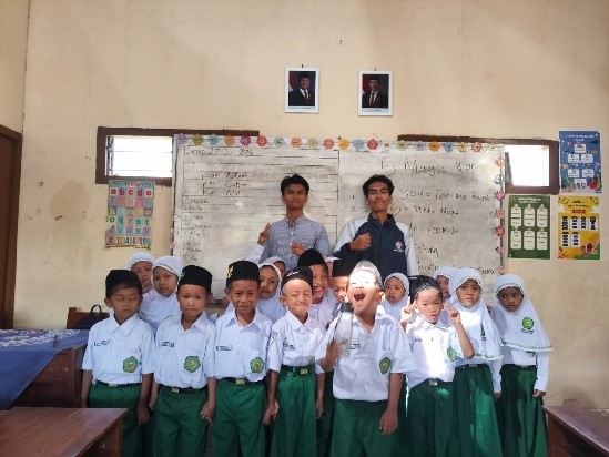 Menghubungkan Bahasa Dengan Pendidikan, Karakter, Dan Potensi Lokal Di Desa Kalibeluk Bersama Kkn Reguler Tim Ii Universitas Diponegoro Di Desa Kalibeluk